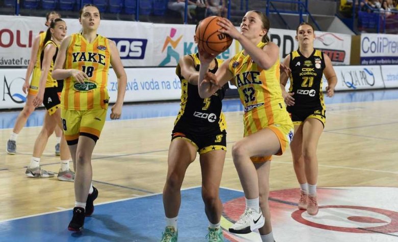 U19/VIDEO: Derby je naše, baby vykročili správnou nohou